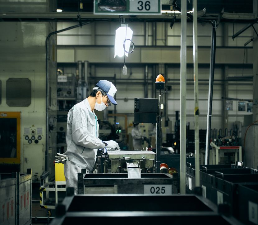 製造現場での作業の様子